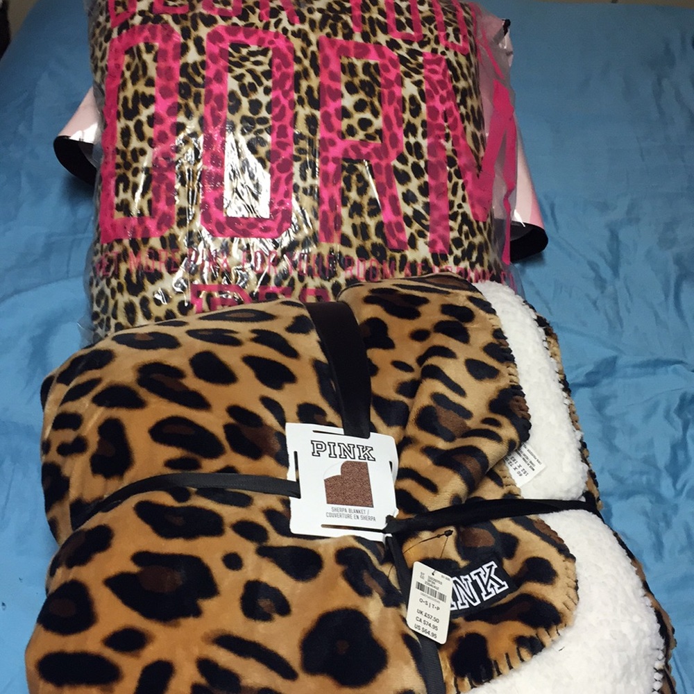PINK Cheetah W/pillow Set BNWT